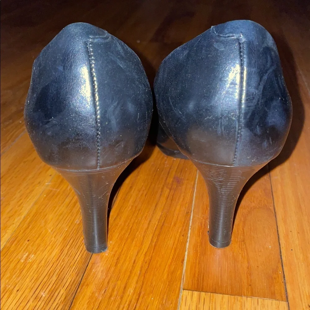 Clark’s Active Air Artisan Black Leather Women's Heels/Pumps. Size 9 Wide.
